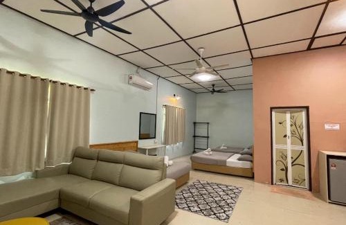 Kampung Penarik Resort | Pandan Laut Beach Resort