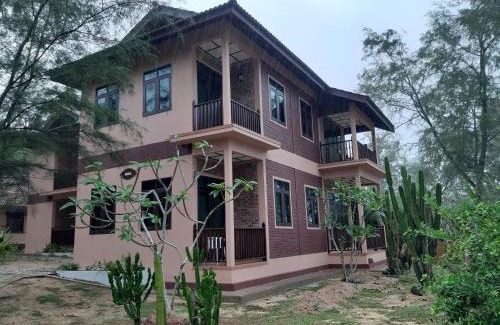 Kampung Penarik Resort | Pandan Laut Beach Resort