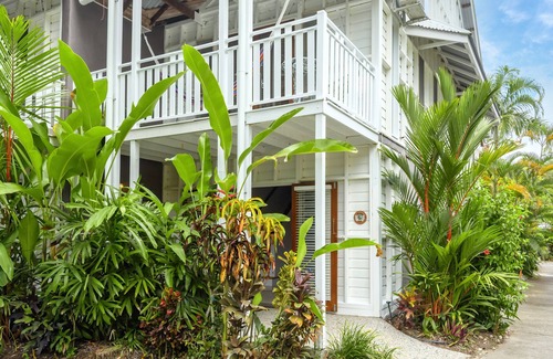 Port Douglas Cottage | Pandanus Place - with Bicycles!