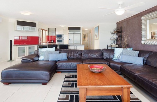 Kings Beach Apartment | Pandanus Shores Unit 9 Kings Beach QLD