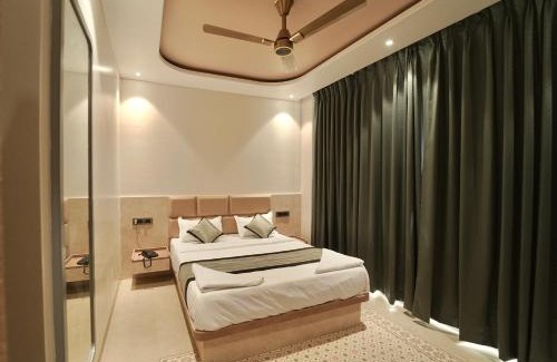 Sangole Hotel | Pandharipuram Palace