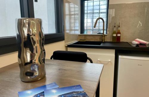 Sete Apartment | "Pandora" Studio Romantique, Baignoire,Clim, Wifi