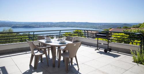Massino Visconti Apartment | PANORAMA - Apartment with terrace overlooking the Lake