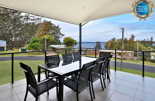 Basin View House | Panorama at Jervis Bay I Pet Friendly I 15 Mins to Hyams Beach
