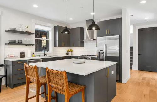 Roslyn House | Panorama Pines in Suncadia- Hot Tub, BBQ, Firepit, Outdoor Seating, Fully Equipped Kitchen, Smart TVs, Hi-speed Wi-Fi