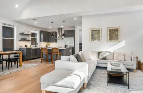 Roslyn House | Panorama Pines in Suncadia- Hot Tub, BBQ, Firepit, Outdoor Seating, Fully Equipped Kitchen, Smart TVs, Hi-speed Wi-Fi