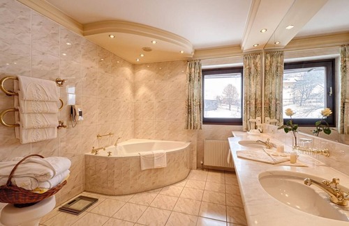 Bad Kleinkirchheim House | Panorama Suite Breakfast - Thermenwelt Hotel Pulverer