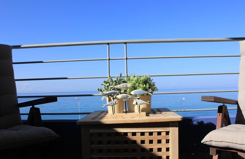 Divieto Apartment | Panoramic beachfront ideal for two couples