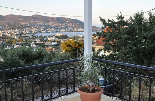 Markopoulo Mesogaias House | panoramic hill top house