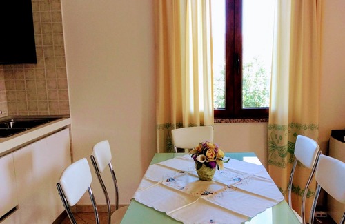 Teulada House | panoramic house surrounded by greenery with parking