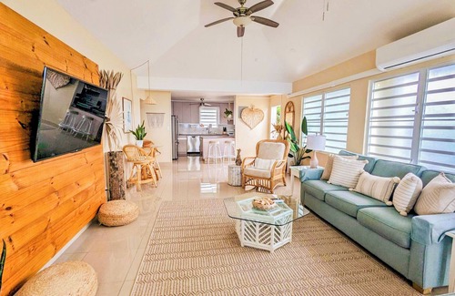 Estate Lerkenlund Condo | Panoramic Island Views - 2 mins to Mountain Top!