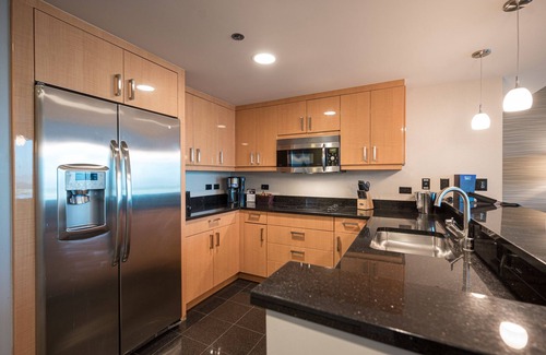 Las Vegas Resort | Panoramic Jacuzzi Suite - Center Strip - Projection Screen TV - Sleeps 14