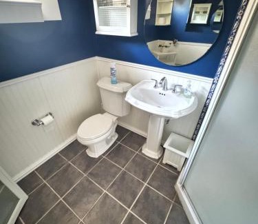 Watchung House | Panoramic Lakeview Suite Ultimate Comfort and Serenity