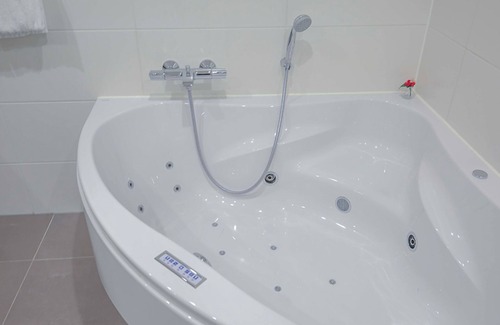 Wageningen Hotel | Panoramic Nature Getaway w/Relaxing Spa |Near Forest Reserves & Local Landmarks