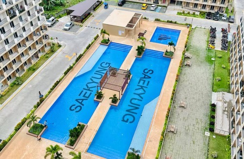 Lapu-Lapu Condo | Panoramic Pool Views in Luxurious Lapu-Lapu City Condo