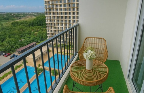 Lapu-Lapu Condo | Panoramic Pool Views in Luxurious Lapu-Lapu City Condo