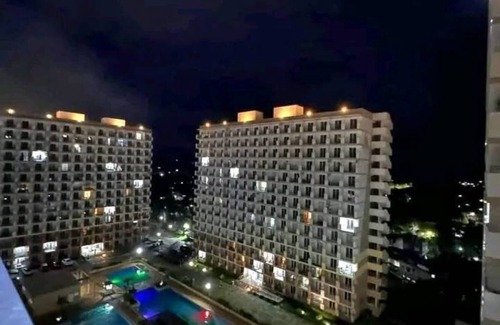 Lapu-Lapu Condo | Panoramic Pool Views in Luxurious Lapu-Lapu City Condo