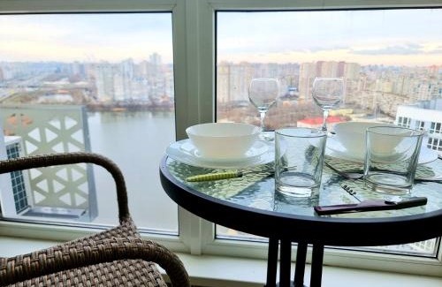 Pozniaky Apartment | Panoramic view Lebedinny flat