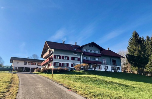 Stiefenhofen Apartment | Panoramic view with 2 balconies and Swedish stove