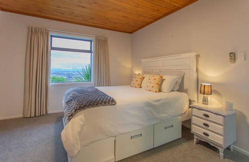 Mount Pleasant House | Panoramic Views and Relaxing Spa