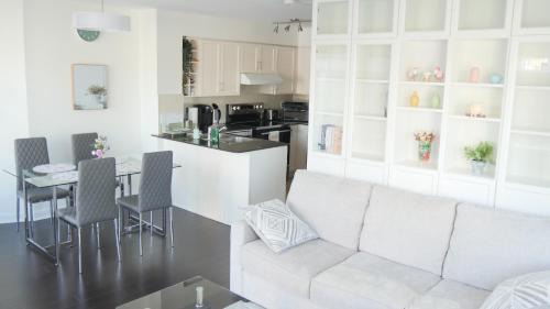 Downtown Toronto Apartment | Pantages Skyline Suite in Toronto Centre - Free Parking