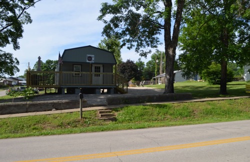 Annapolis Cottage | Panther Den Cabin is located 4 miles from Hwy K Campground