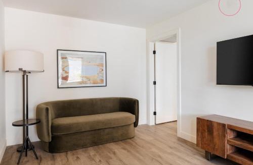 South Scottsdale Hotel | Papago Scottsdale by Reside, Trademark Collection by Wyndham