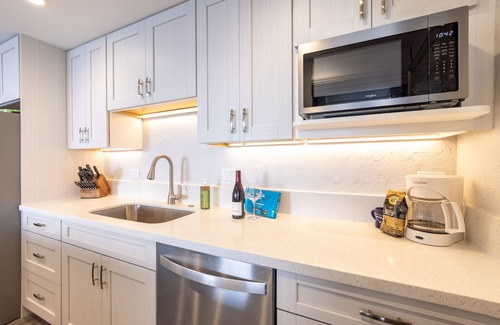 Honokowai Condo | Papakea L301 - Direct Oceanfront Luxurious Corner 1B/1B, Newly Renovated, AC!