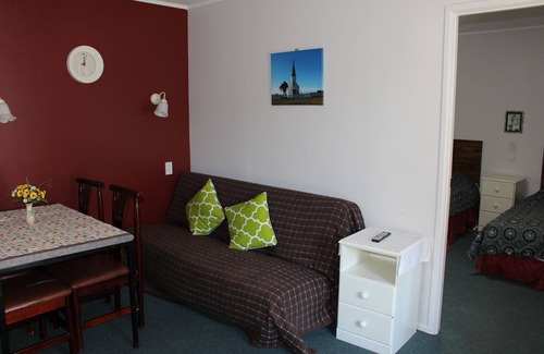 Papakura Hotel | Papakura Pioneer Motor Lodge and Motel