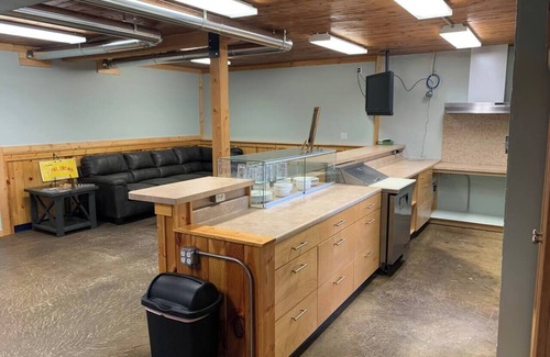 Hartshorn House | Pappy’s Trout Lodge - 0.5 Miles from Montauk