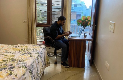 Janakpuri Apartment | Paradise 4BHK Apartment Terrace, AC, WIFI, Metro, Events