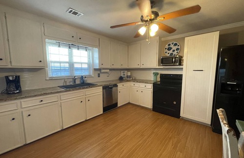 Cedar Lane House | Paradise on Neptune. Saltwater canal, minutes to ICW and beach.