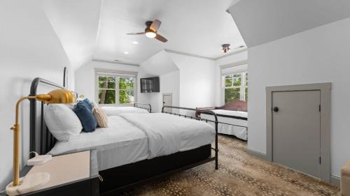Lake Norman of Catawba House | Paradise Pointe by AvantStay Lakefront Views Playset