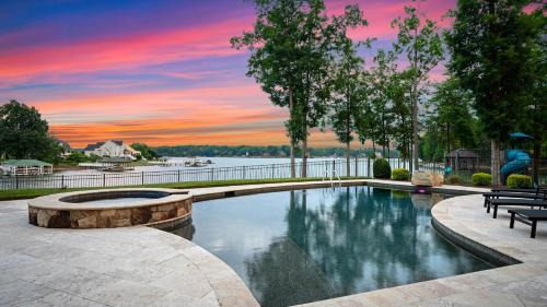 Lake Norman of Catawba House | Paradise Pointe by AvantStay Lakefront Views Playset
