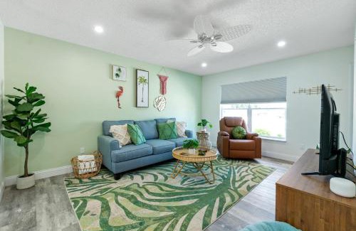 Coquina Gables Apartment | Paradise Palms- Tropic Suite- Pool - Steps to Ocean - 10 min to Downtown