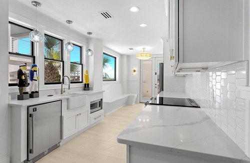 Holiday Isle House | Paradise Pointe - Gulf-Front in Destin Pointe, Private Beach Access, Free Bikes!