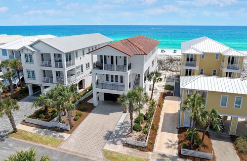 Holiday Isle House | Paradise Pointe - Gulf-Front in Destin Pointe, Private Beach Access, Free Bikes!