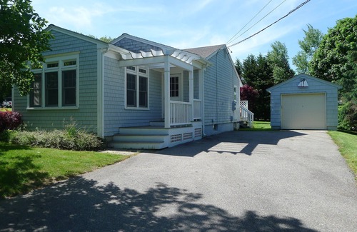 Newport East Cottage | Paradise Valley Cottage 1 mile From Second Beach