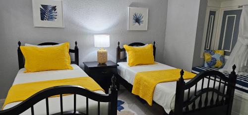 Runaway Bay Apartment | Paradise View- Oceanfront Oasis