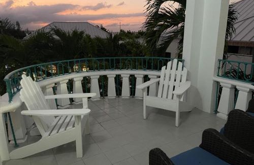 Runaway Bay Apartment | Paradise View- Oceanfront Oasis