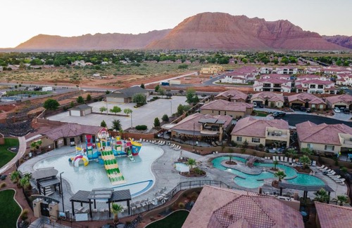 Santa Clara House | Paradise Village 32 BBQ Grill, Foosball, Pink Pong, Nintendo Switch and a Resort Style Pool and Water Park