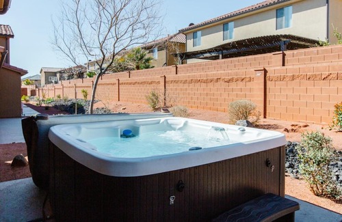 Santa Clara House | Paradise Village 58 l Sweet Retreat Private Hot Tub, Gaming Console, Community Resort Style Pool and Water Park