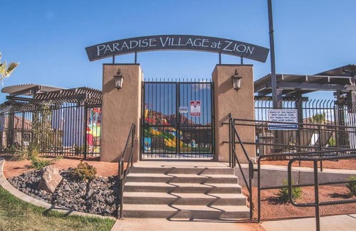 Santa Clara House | Paradise Village 97 Private Hot Tub, 4 Player Air Hockey Table, Ping Pong, Arcade Basketball, Resort Style Pool and Water Park