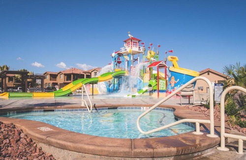 Santa Clara House | Paradise Village 97 Private Hot Tub, 4 Player Air Hockey Table, Ping Pong, Arcade Basketball, Resort Style Pool and Water Park
