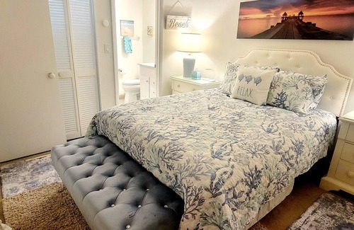 Marco Island Condo | Paradise:YOUR OWN SLICE OF BEACH! DIRECT UNOBSTRUCTED GULF VIEWS FROM YOUR CONDO