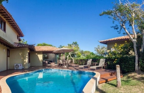 Brava House | PARAÍSO BUZIANO 2- 5 suites, private pool and barbecue, 3 min to BEACH