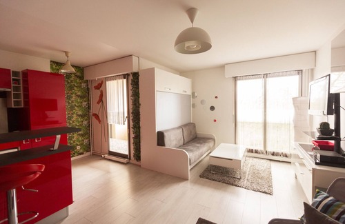 Creteil Apartment | Paris à Portée de Main