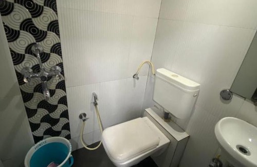 Dadar East Hotel | Paris Residency next to Dadar Railway Station