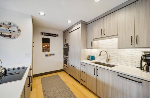 Historic District Condo | Park Place 302C: Great Location-Walk to Town & Skiing.