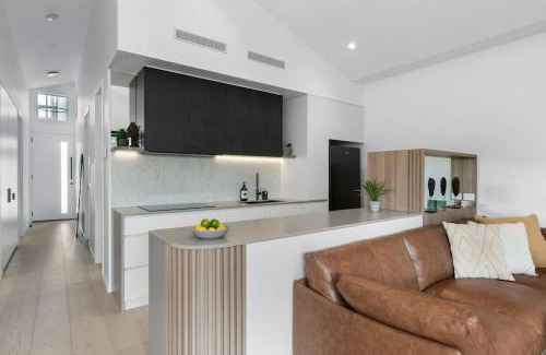 Ocean Grove House | Park Place Luxe - Stylish & Central Apartment